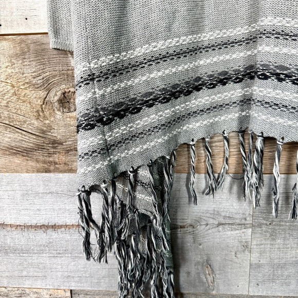 Cabi Prairie Wrap Open Front Waterfall Long Cardigan M Gray Fringe Western Drape - Picture 10 of 14